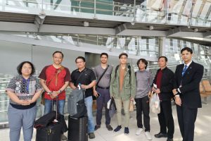 Pulang Kampung! Kisah Haru 6 WNI dari Iran