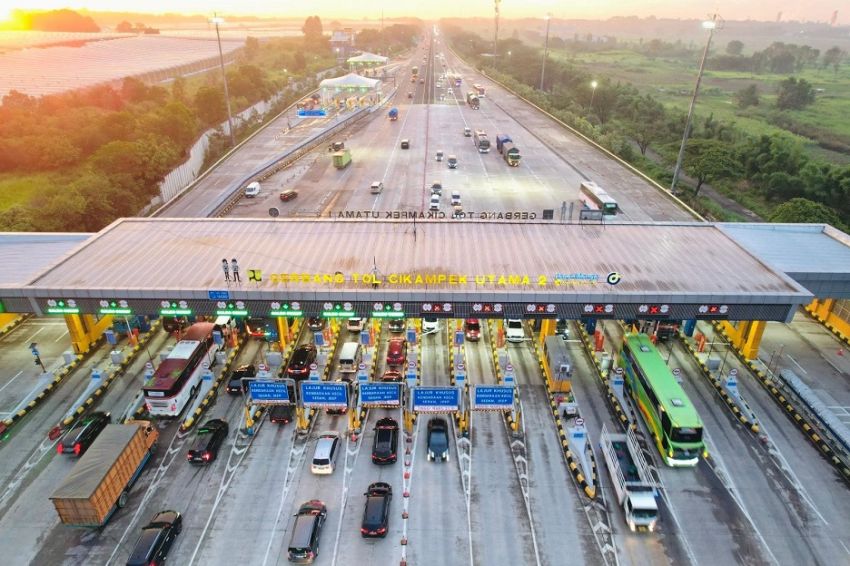 Arus Balik Trans Jawa: 33 Ribu Kendaraan Padati Cikampek Utama!
