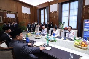 Pertemuan Rahasia Megawati-Prabowo-Gibran: Isyarat Persatuan?