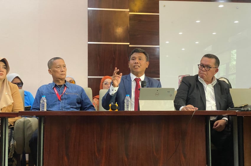 Roy Suryo Tantang Hukum: Abaikan Panggilan Polisi! 1 Roy Suryo Tantang Hukum: Abaikan Panggilan Polisi!