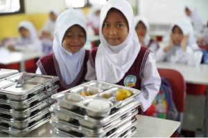 Keracunan MBG: DPR Tolak Penghentian, Minta Pengawasan Lebih Ketat!