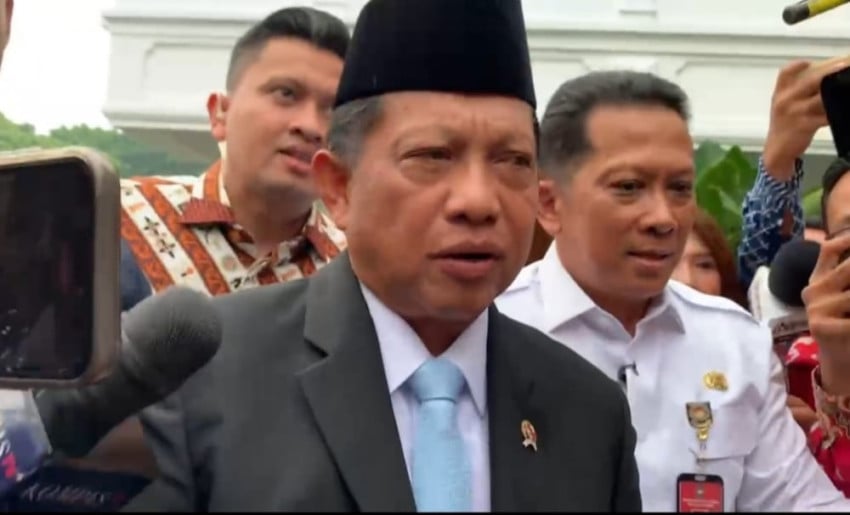 Misteri Pertemuan Mendagri di Istana: Reshuffle Kabinet atau Hanya Silaturahmi? 1 Misteri Pertemuan Mendagri di Istana: Reshuffle Kabinet atau Hanya Silaturahmi?