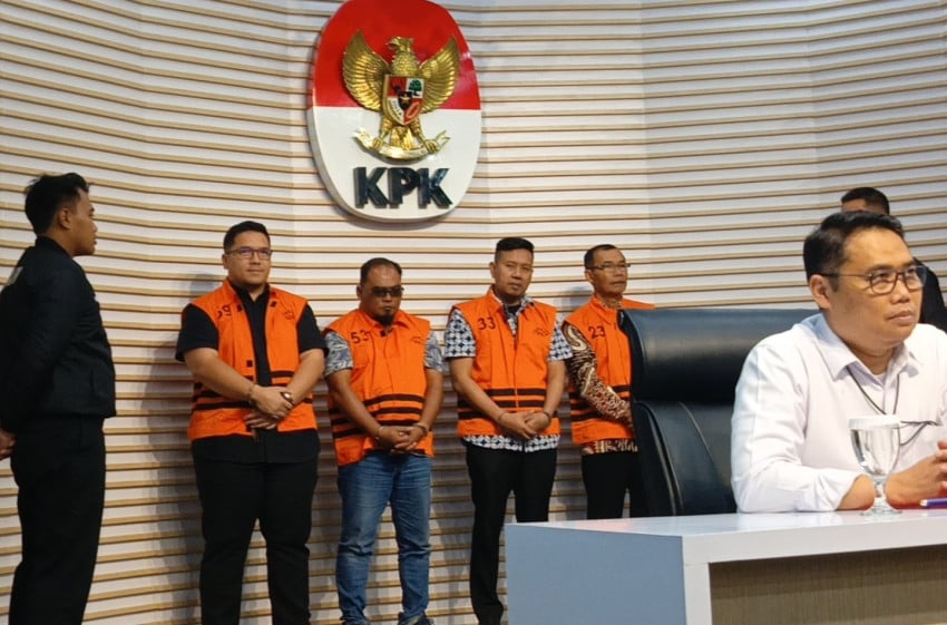 Dana Hibah Jatim: Eks Ketua DPRD Diduga Nikmati Puluhan Miliar! 1 Dana Hibah Jatim: Eks Ketua DPRD Diduga Nikmati Puluhan Miliar!