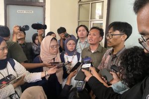 Hakim Tolak Hadirkan Delpedro, Pengacara Meradang!