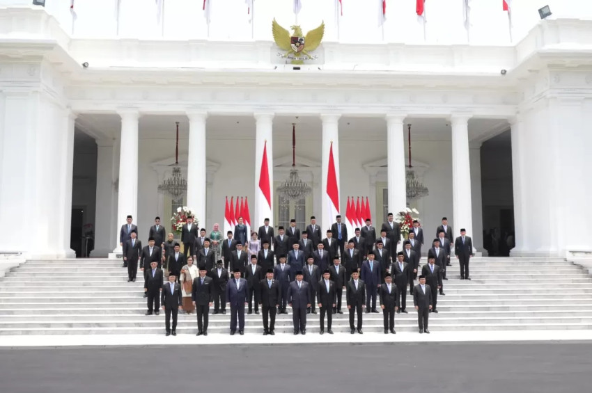 Kabinet Gemuk Prabowo-Gibran: Evaluasi Setahun & Desakan Perampingan! 1 Kabinet Gemuk Prabowo-Gibran: Evaluasi Setahun & Desakan Perampingan!