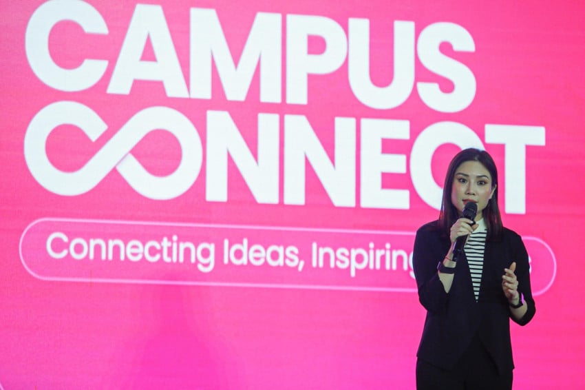 Media Bergolak! Angela Ingatkan Mahasiswa: Adaptasi atau Mati!