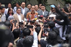 Drama Ijazah Jokowi: Gimmick Politik atau Hak Informasi?