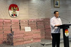 Korupsi Taspen: KPK Unjuk Kekuatan, Rampasan Rp300 Miliar Dipamerkan!