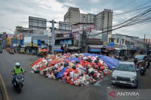 Darurat Sampah Tangsel: Warga Terancam, Pemkot Ambil Langkah Drastis!