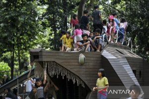 Badai Kabar: iPhone 18 Batal, BTS Bangkit, Jiwa Teruji!