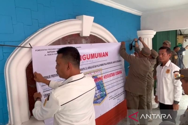 Ramadhan: Stiker Merah-Hijau Hiasi Usaha Jakut!