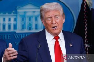 Iran Ingin Damai? Trump Kirim Armada, Ultimatum Menggema!