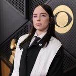 Grammy 2026: Pin "ICE OUT" Jadi Simbol Perlawanan?