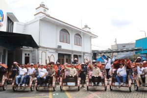 politica news 20 Becak Listrik Jatim Ngecas! PLN Siap Sediakan "Pom Bensin"