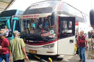politica news 7 Arus Balik Memuncak, Terminal Merak Sibuk Layani Ribuan Pemudik!