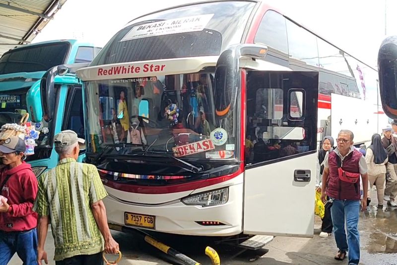 politica news 4 Arus Balik Memuncak, Terminal Merak Sibuk Layani Ribuan Pemudik!