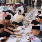 Lebaran Harmoni: Gubernur Norsan Lestarikan Saprahan