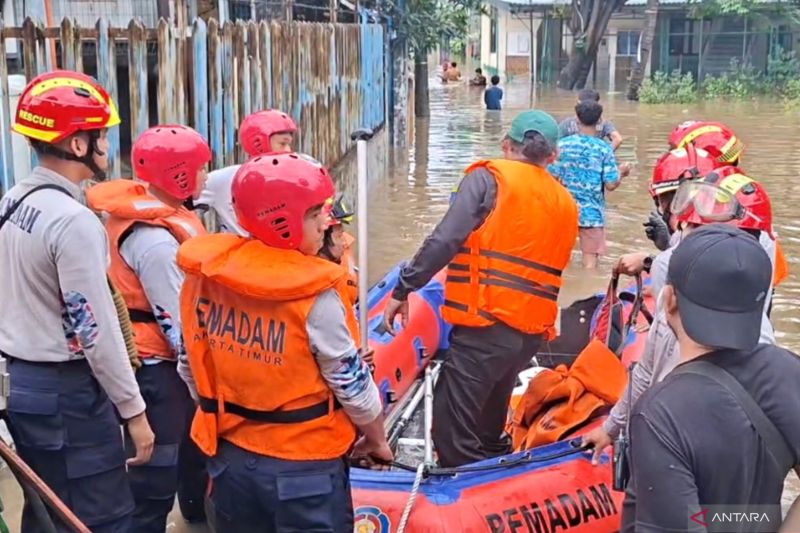 politica news 31 Evakuasi Dramatis: Lansia & Bayi Selamat dari Banjir!