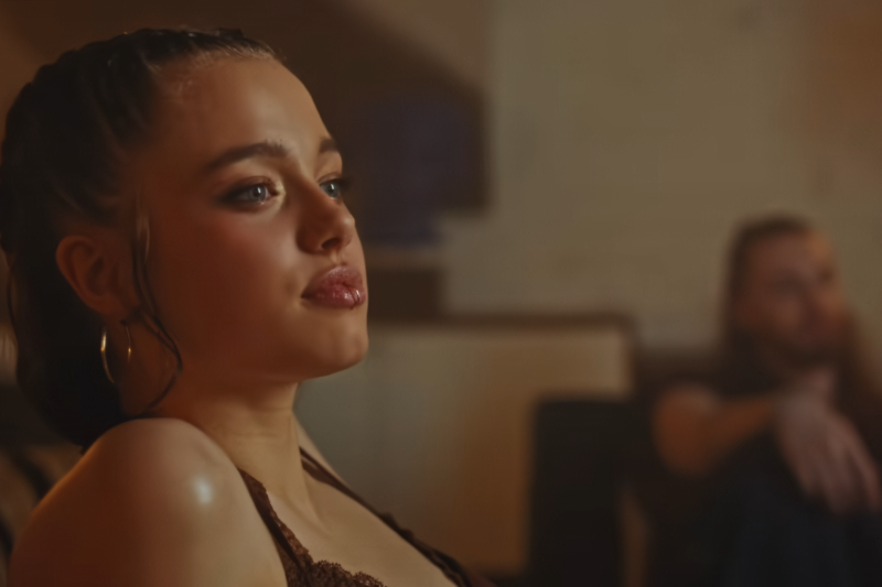 Shiloh Jolie Tampil Memukau di Video Musik K-Pop! 1 Shiloh Jolie Tampil Memukau di Video Musik K-Pop!