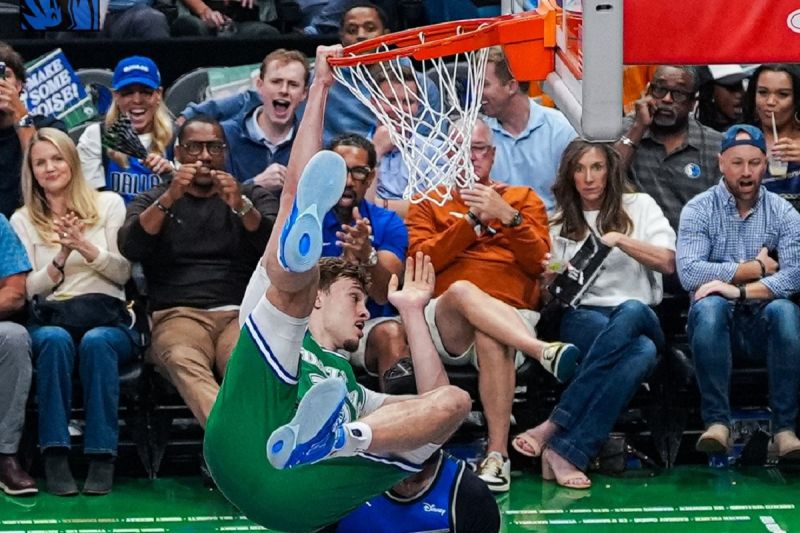 Flagg Cetak 51 Poin! Rekor NBA Pecah di Tangan Remaja