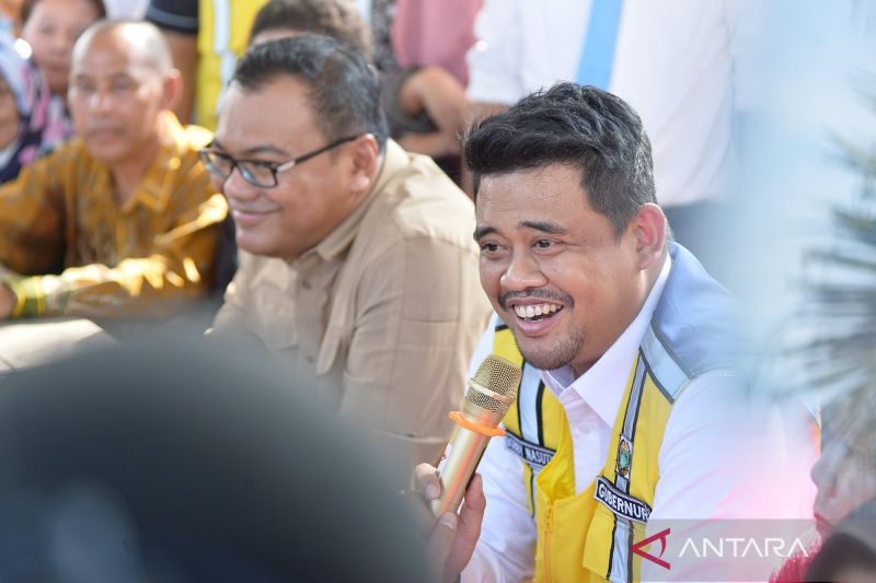 politicanews.id - Gubernur Sumatera Utara Bobby Nasution secara tegas memastikan perbaikan infrastruktur jalan di Kabupaten Deli Serdang akan segera digarap. Komitmen ini muncul setelah peninjauan langsung kondisi Jalan Perintis Kemerdekaan di Kecamatan Galang yang selama ini dikeluhkan masyarakat. Proyek vital ini diharapkan tidak hanya mengembalikan kenyamanan berkendara tetapi juga mengatrol roda perekonomian warga setempat.