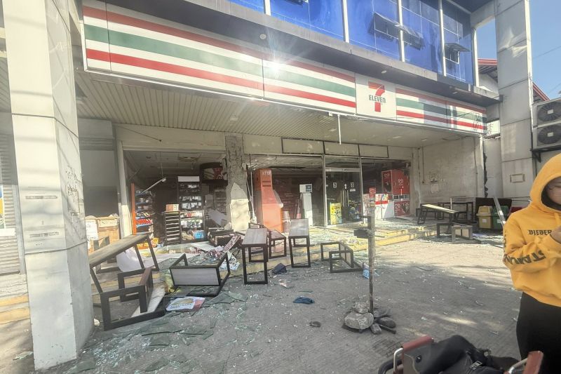 Gempa Mengerikan Lumpuhkan Bandara Filipina
