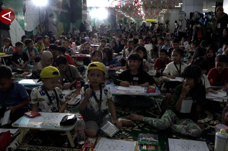 Anak Jakarta Heboh di LRT Edukasi Seru