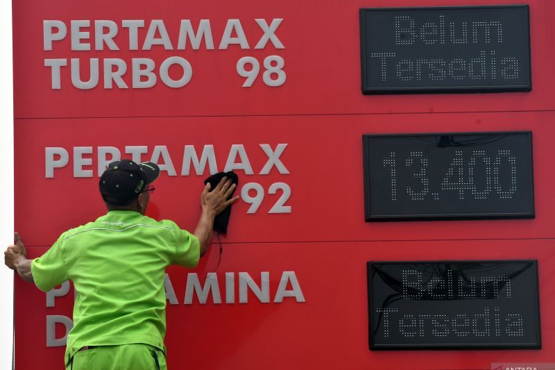 Ekonom Bongkar Bahaya Harga BBM Selisih Jauh