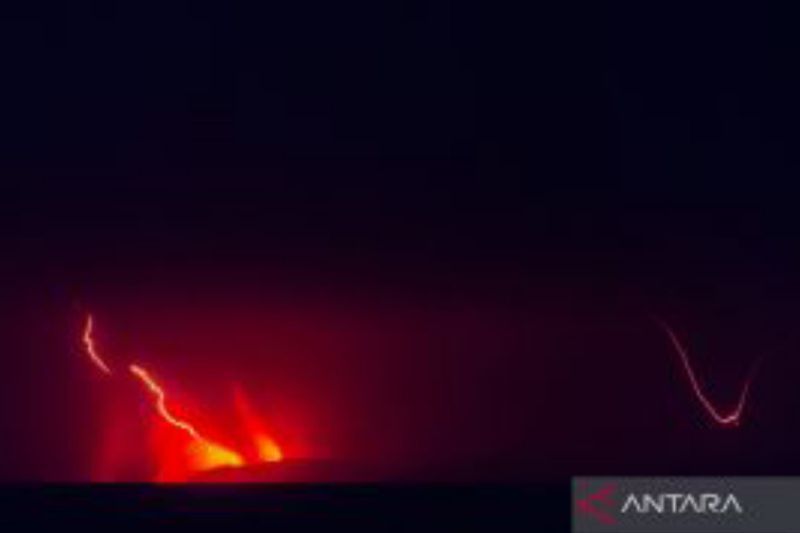 politica news 4 Anak Krakatau Mengamuk Langit Jakarta Siaga Penuh