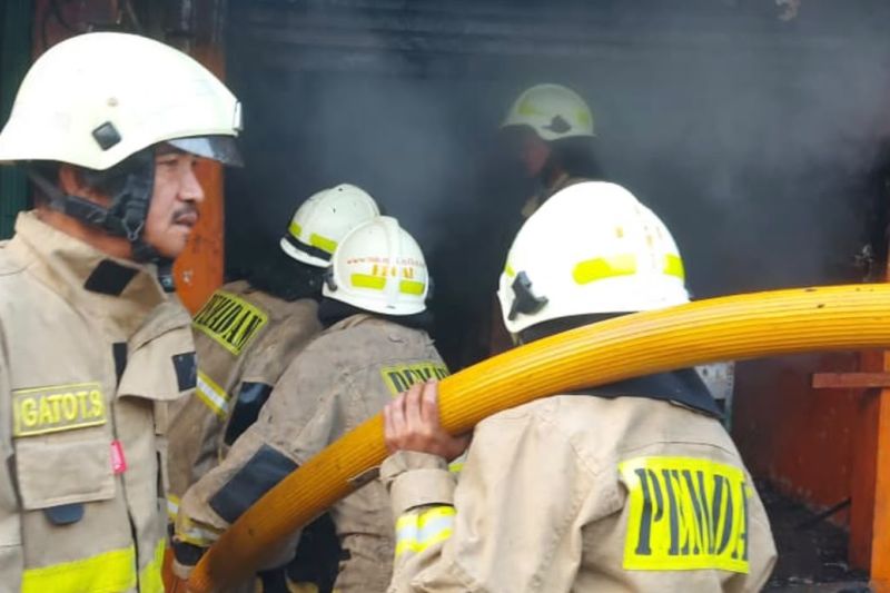 Detik Detik Warung Ayam Geprek Cilincing Terbakar