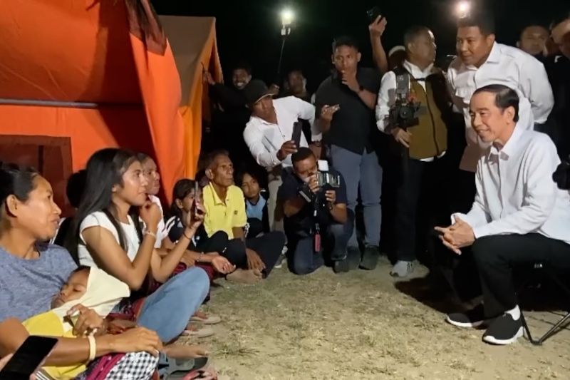 Jokowi Tidur Bareng Korban Gempa NTT Bikin Haru