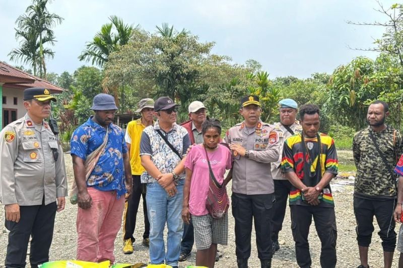 Detik Detik Haru Demerina Pulang Usai KKB Culik 1 Detik Detik Haru Demerina Pulang Usai KKB Culik