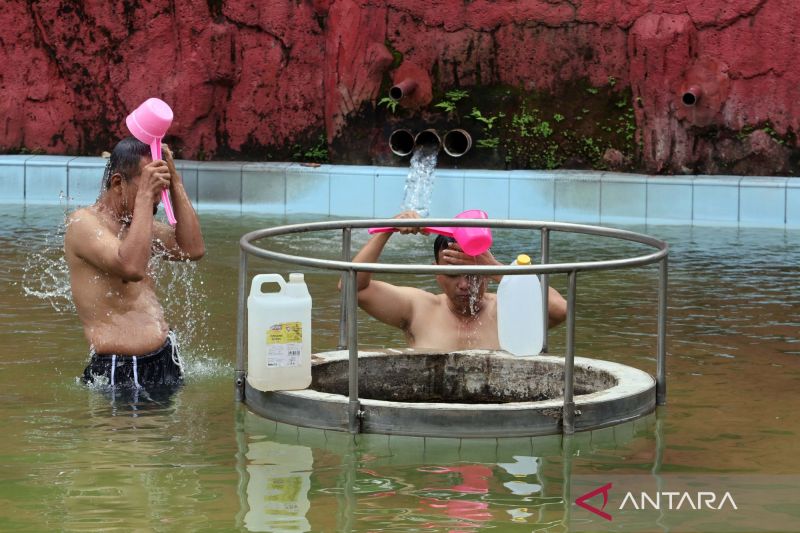Mandi Malam Pemicu Rematik Benarkah Hanya Mitos