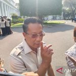 Menkum Siap Pantau Media Sosial Demi Rakyat