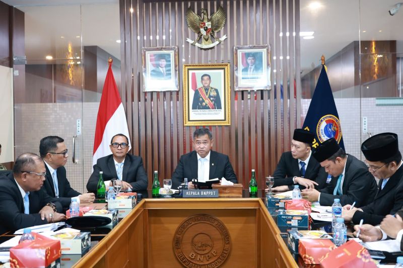 Paspor Gratis dan Jembatan Baru di Perbatasan