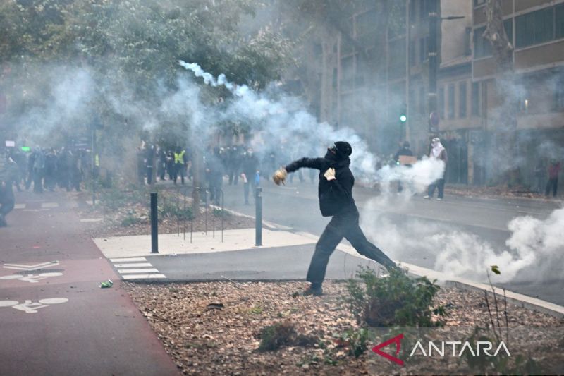 Paris Membara Demo Besar Kembali Diizinkan