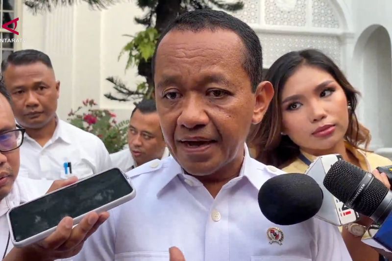 Bahlil Dobel Jabatan Jadi Menko dan Menteri