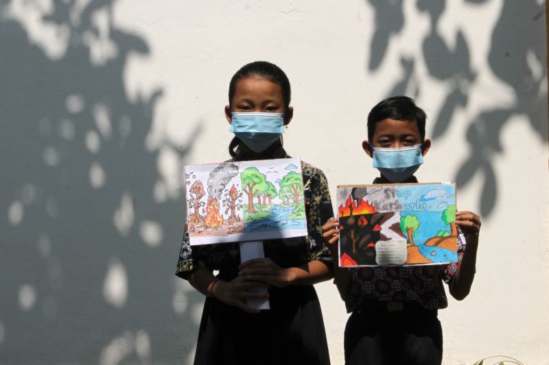 Aksi Kreatif Siswa SD Lawan Karhutla