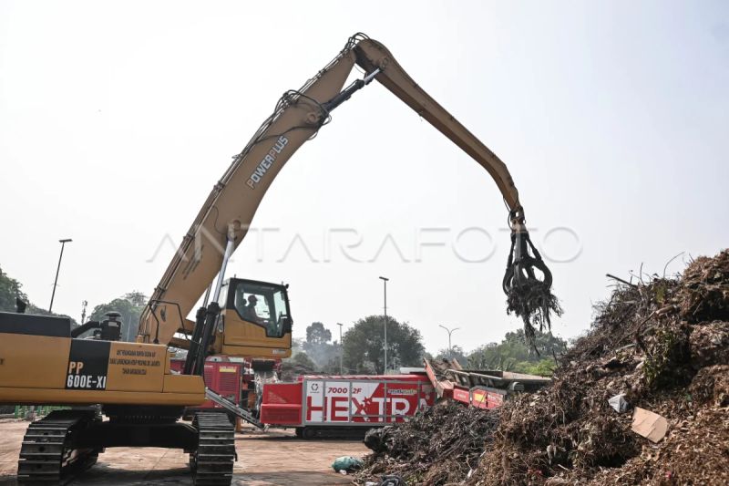 Strategi Baru Jakarta Tangkal Sampah Sungai