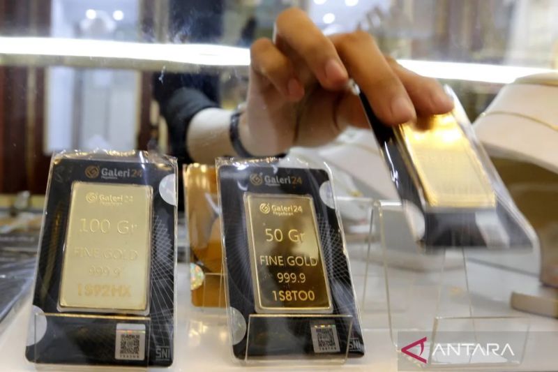 Harga Emas Anjlok Akibat Gejolak Pasar Global