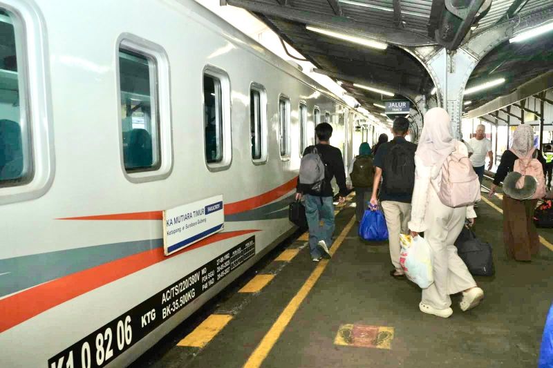 KA Mutiara Timur Meledak Jadi Primadona Wisata 1 KA Mutiara Timur Meledak Jadi Primadona Wisata