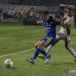 Drama Menit Akhir Adam Alis Bawa Persib Menang