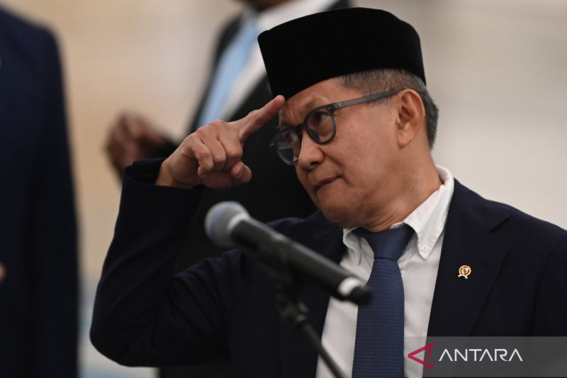 Misi Rahasia Rocky Gerung Masuk Istana