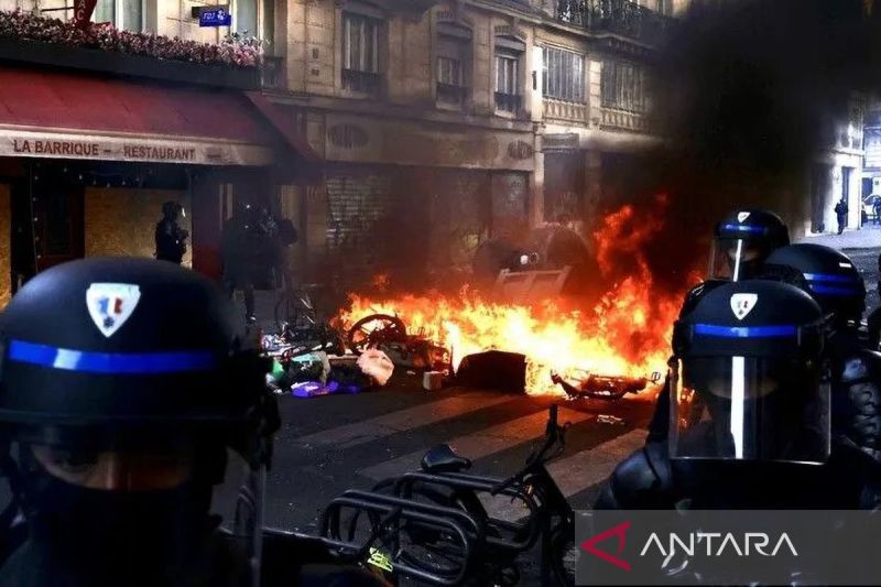 Museum Ikonik Paris Tutup Akibat Demo Besar
